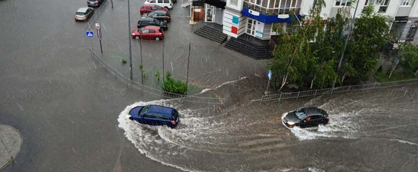 New Traffic Fines in Dubai - up to AED 2,000 - Vehicles in the Road Flood