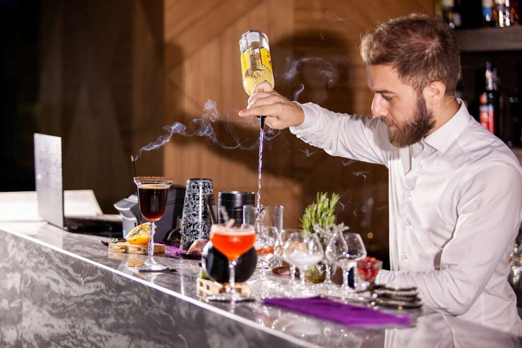 Uncover the Best: Top 6 Bars in Dubai in 2025